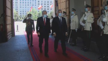 111220-03 LLEGADA DE PRESIDENTE DE COLOMBIA A CUMBRE DE ASIA PACÍFICO