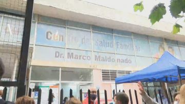 040221-V01 AUTORIDADES SE REFIEREN A VACUNACIÓN EN CESFAM MALDONADO 05