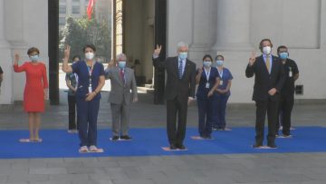 070421-09 PIÑERA Y TRABAJADORES DE LA SALUD 08