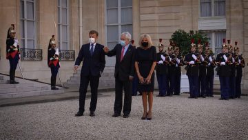 060921-02 SALUDO PRESIDENTE PIÑERA Y PRESIDENTE MACRON 02