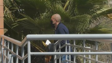 160921-05 RODRIGO ROJAS VADE LLEGA A DECLARAR A LA PDI 01