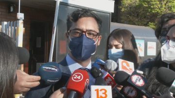160921-06 SALIDA DE RODRIGO ROJAS VADE DE LA PDI 01