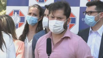 291021-07 GABRIEL BORIC SE REUNE CON COLEGIO MEDICO 01