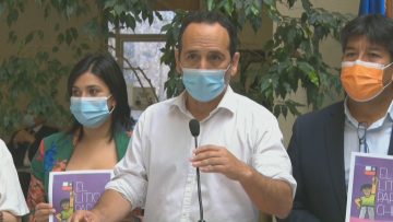 052122-C01 BANCADA DEL PC PRESENTA PROYECTO DE LEY QUE SUSPENDE LICITACIONESDE LITIO 2