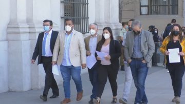 310322-05 ALCALDES ENTREGAN CARTA EN LA MONEDA SOLICITANDO IMPLEMENTAR PLAN NACIONAL DE FORTALECIMIENTO A LA CONVIVENCIA Y SEGURIDAD ESCOLAR 01