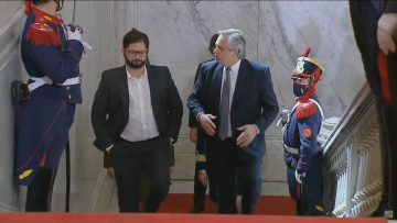 040422-02 LLEGADA BORIC A LA CASA ROSADA 08 (1)