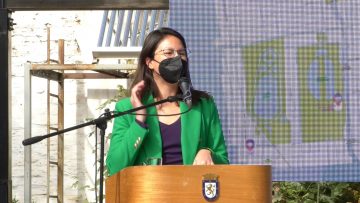220422-07 ALCALDESA DE SANTIAGO FIRMA ACUERDO PARA RECICLAR MASCARILLAS USADAS 01