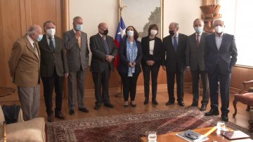 130522-01 MINISTRA DE RELACIONES EXTERIORES SE REÚNE CON EL CONSEJO DE EX CANCILLERES 01