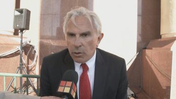 010622-C18 PUNTO PRENSA SENADOR MOREIRA 05