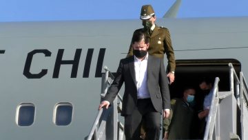 280622-03 LLEGADA DEL PRESIDENTE GABRIEL BORIC AL AEROPUERTO INTERNACIONAL CHACALLUTA 01