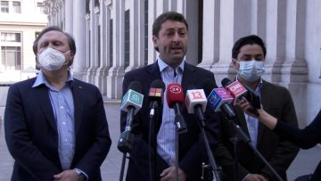 260722-06 DIPUTADOS UDI ENTREGAN CARTA AL PRESIDENTE PARA QUE PATROCINE PROYECTO LEY AULA SEGURA 2.0 08 (1)