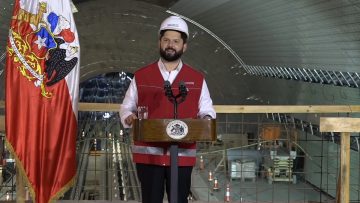 050822-06 PRESIDENTE BORIC VISITA LAS OBRAS DE LA EXTENSIÓN DE LA LÍNEA 2 DEL METRO 06