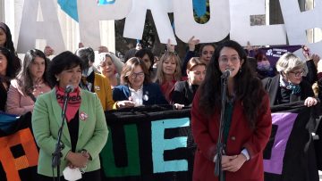 080822-13 PARLAMENTARIAS SE REÚNEN PARA MANIFESTAR SU APOYO A LA OPCIÓN APRUEBO 01