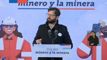 100822-02 PRESIDENTE BORIC ENCABEZA LA CONMEMORACIÓN DEL DÍA NACIONAL DEL MINERO Y LA MINERA 11 (1)