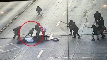 290922-02 NIÑO EN BARRICADA 03