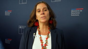 041022-09 MINISTRA RELACIONES EXTERIORES POR CHILENO MUERTO EN KANSAS 01