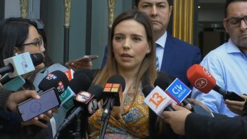 171022-06 PUNTO DE PRENSA DIPUTADA CAMILA FLORES TRAS REUNIÓN CON GENERAL DIRECTOR DE CARABINEROS 03
