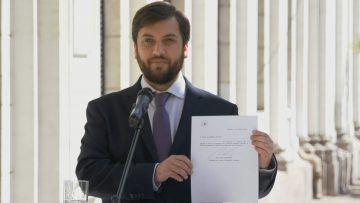 211022-C01 PRESIDENTE DE LA CÁMARA DE DIPUTADOS ANUNCIA SU RENUNCIA A LA MESA DE LA CORPORACIÓN 01