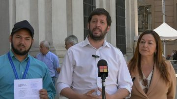 041122-05 DIPUTADO IRARRÁZAVAL ENTREGA CARTA DIRIGIDA AL PRESIDENTE GABRIEL BORIC 08 (1)