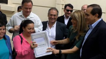 041122-06 DIRECTIVA PROVISORIA DE DEMÓCRATAS ENTREGA AL SERVEL ESCRITURA PÚBLICA CON FIRMAS DE ADHERENTES 14