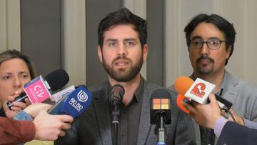 041122-C11 PARLAMENTARIOS OFICIALISTAS TRAS REUNIÓN DE LOS PARTIDOS POR PROCESO CONSTITUYENTE 01