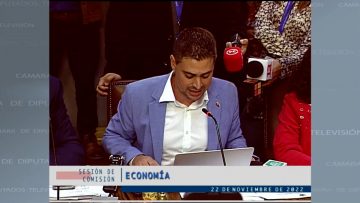 221122-C04 VOTACIÓN CENSURA PRESIDENTE COMISIÓN ECONOMÍA 10
