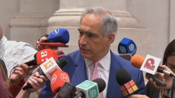 011222-11 PUNTO DE PRENSA SENADOR CHAHUÁN EN LA MONEDA 04