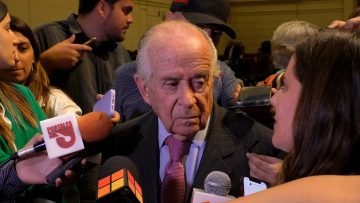 011222 – 15 ANDRÉS ZALDÍVAR LANZA LIBRO CON SUS MEMORIAS 20 (1)