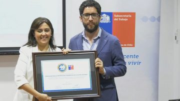 060123-05 CEREMONIA PARA ENTREGAR A PRODEMU SELLO 40 HORAS (01)