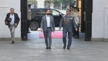 090123-01LLEGADA PRESIDENTE BORIC A LA MONEDA 017