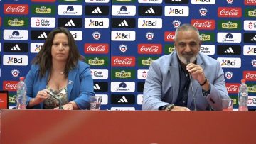 100223DEP04 MINISTRA DEL DEPORTE Y PRESIDENTE DE LA ANFP DESPIDEN A LA ROJA FEMENINA DE CARA AL REPECHAJE ACCEDER AL MUNDIAL (03)