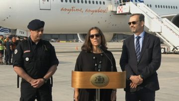 12022301 MINISTRA URREJOLA RECIBE A LOS BRIGADISTAS PORTUGUESES QUE COMBATIRÁN LOS INCENDIOS FORESTALES (01)