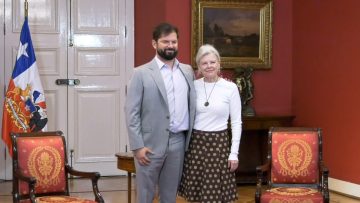 01032303 APOYO DEL PRESIDENTE BORIC JUNTO A KRISTINE TOMPKINS 02