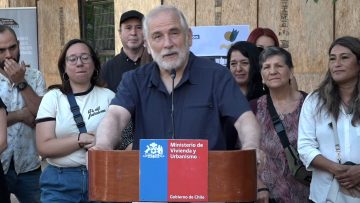04032302 MINISTRO DE VIVIENDA Y ALCALDESA DE ÑUÑOA REALIZAN VISITA A LA OBRA DE RECUPERACIÓN Y MEJORAMIENTO DEL BLOCK 73 (02)