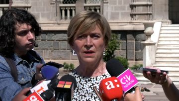 04032304 ALCALDESA MATTHEI REALIZA INTERVENCIÓN 100 ZAPATOS (01)