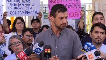 09032307 ALCALDE DE MAIPÚ JUNTO A AUTORIDADES VISITAN COLEGIO EN MAIPÚ AFECTADO POR FAENA MINERA EN LA ZONA (01)