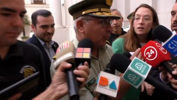 14032301 LLEGADA GENERAL YAÑEZ A LA MONEDA 04