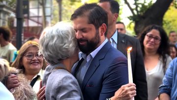 29032312 PRESIDENTE BORIC VISITA MEMORAIL DE LOS PROFESORES NATTINO PARADA Y GUERRERO EN PROVIDENCIA 05