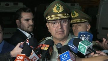 29032313 GENERAL DIRECTOR DE CARABINEROS INFORMA ESTADO DE SALUD DE CARABINERO HERIDO EN VILLA FRANCIA 10 (1)