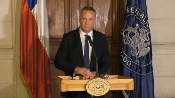 030423C08 PUNO DE PRENSA SENADOR FELIPE KAST TRAS RETIRO DEL GOBIERNO DE LA COMISIÓN DE SEGURIDAD 04