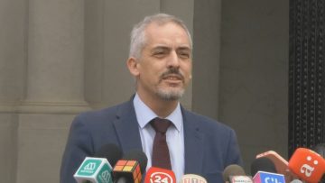 12042304 PUNTO DE PRENSA DE LUIS THAYER CORREA, DIRECTOR DEL SERVICIO NACIONAL DE MIGRACIONES 01 (1)