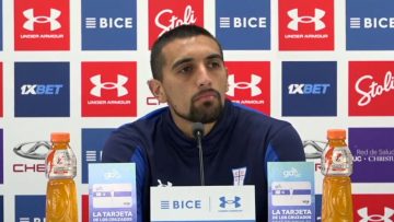 210423DEP04 CONFERENCIA DE PRENSA, JUGADOR UNIVERSIDAD CATOLICA BRANCO AMPUERO (02)