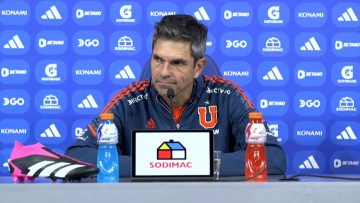 210423DEP05 CONFERENCIA DE PRENSA DT DE UNIVERSIDAD DE CHILE, MAURICIO PELLEGRINO PREVIA AL PARTIDO ANTE EVERTON (01)