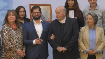 28042308 PRESIDENTE BORIC ENTREGA PREMIO MANUEL BUSTOS 20