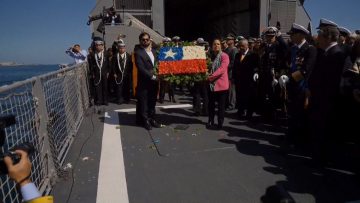 21052305 PRESIDENTE BORIC ENTREGA OFRENDA FLORAL 07