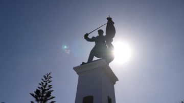 21052309 APOYOS DE OFRENDA FLORAL POR EL DÍA DE LAS GLORIAS NAVALES 01