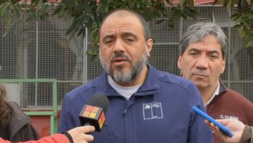 25062307 MINISTRO DE EDUCACIÖN VISITA LICEO HAILITADO COMO ALBERGUE EN INDEPENDENCIA 31