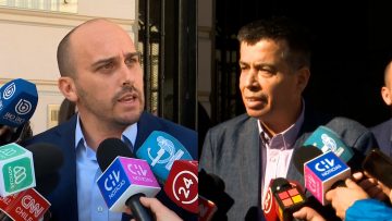 30062304 DIPUTADOS LONGTON Y CELIS INGRESAN REQUERIMIENTO EN CONTRALORÍA REGIONAL POR APORTES DEL ESTADO A FUNDACIONES Y ONG 00