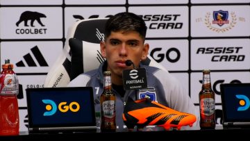 060723DEP03 CONFERENCIA DE PRENSA DE COLO-COLO 01