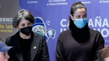 12072304 MINISTRA DE SALUD REFUERZA PROCESO DE INMUNIZACIÓN 01